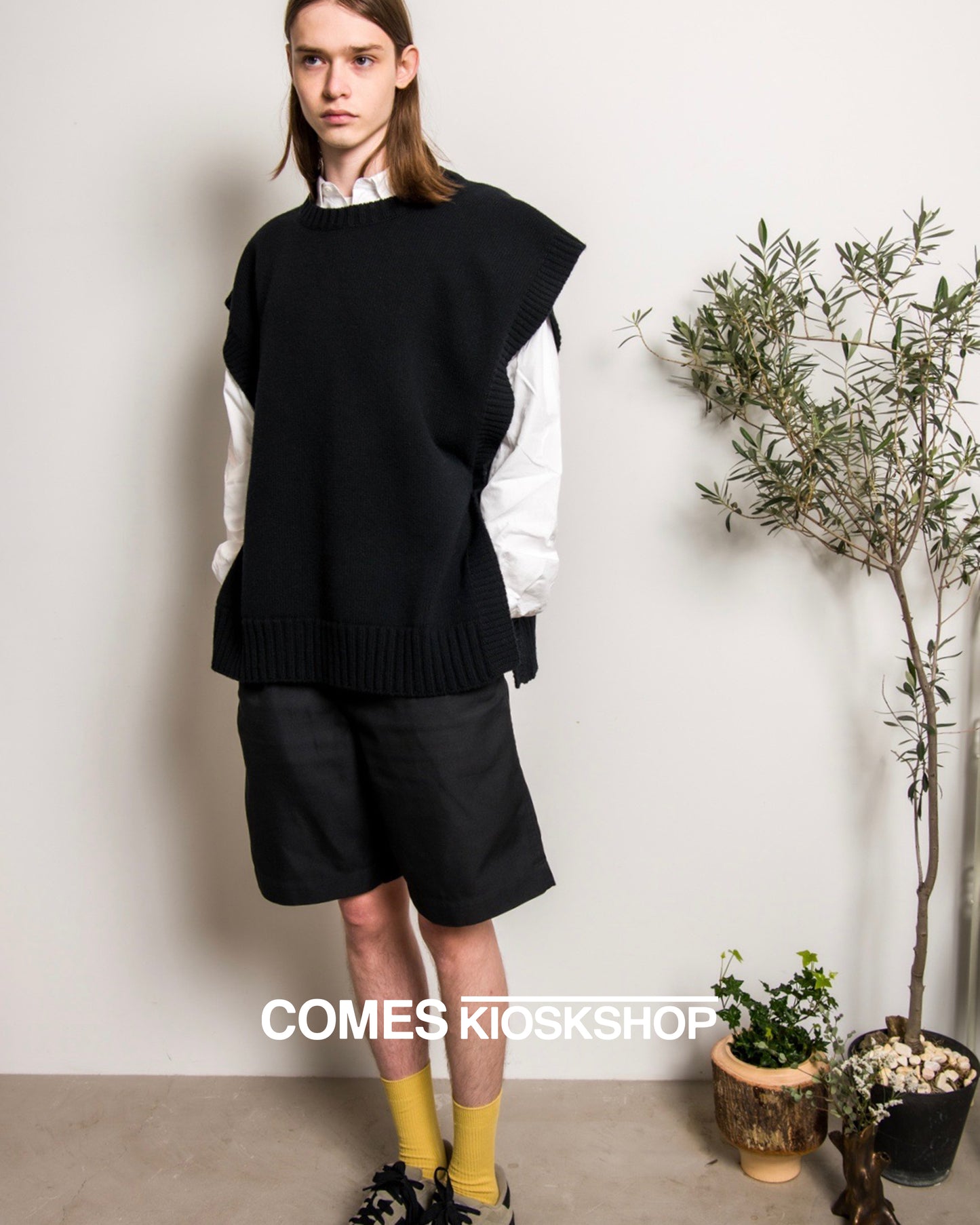 COMES VEST