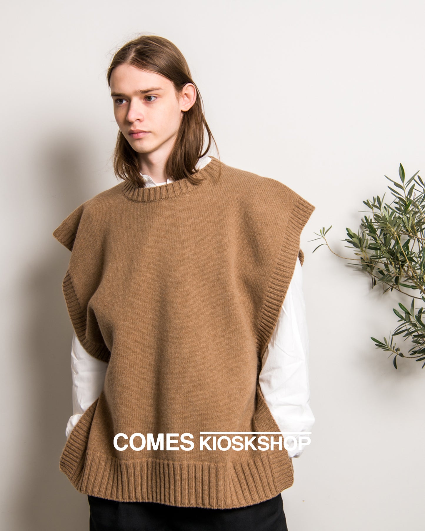 COMES VEST