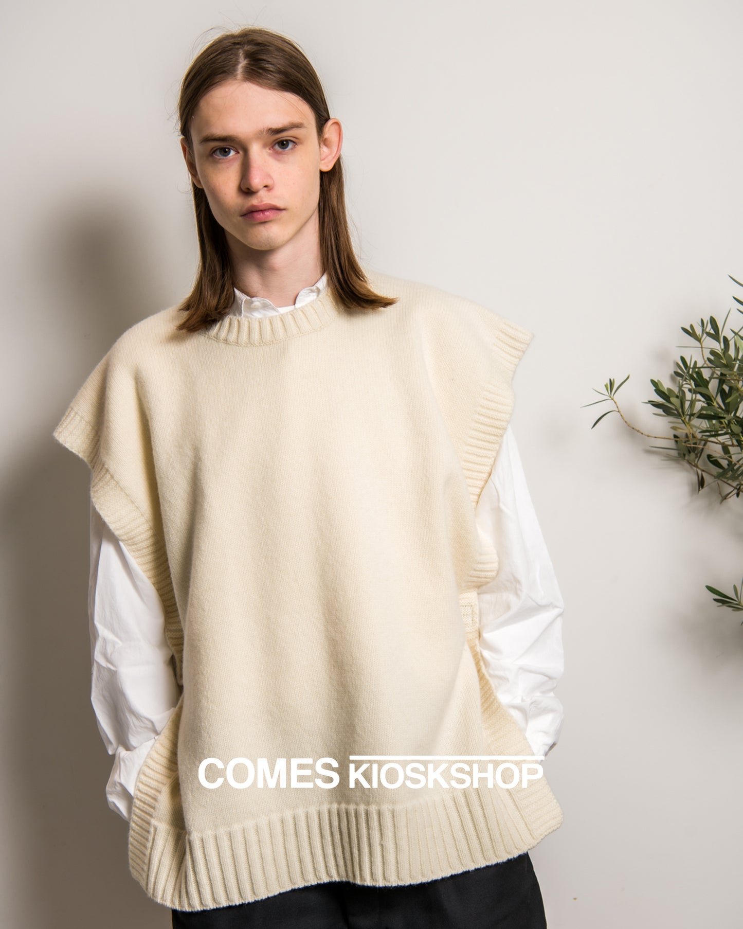 COMES VEST