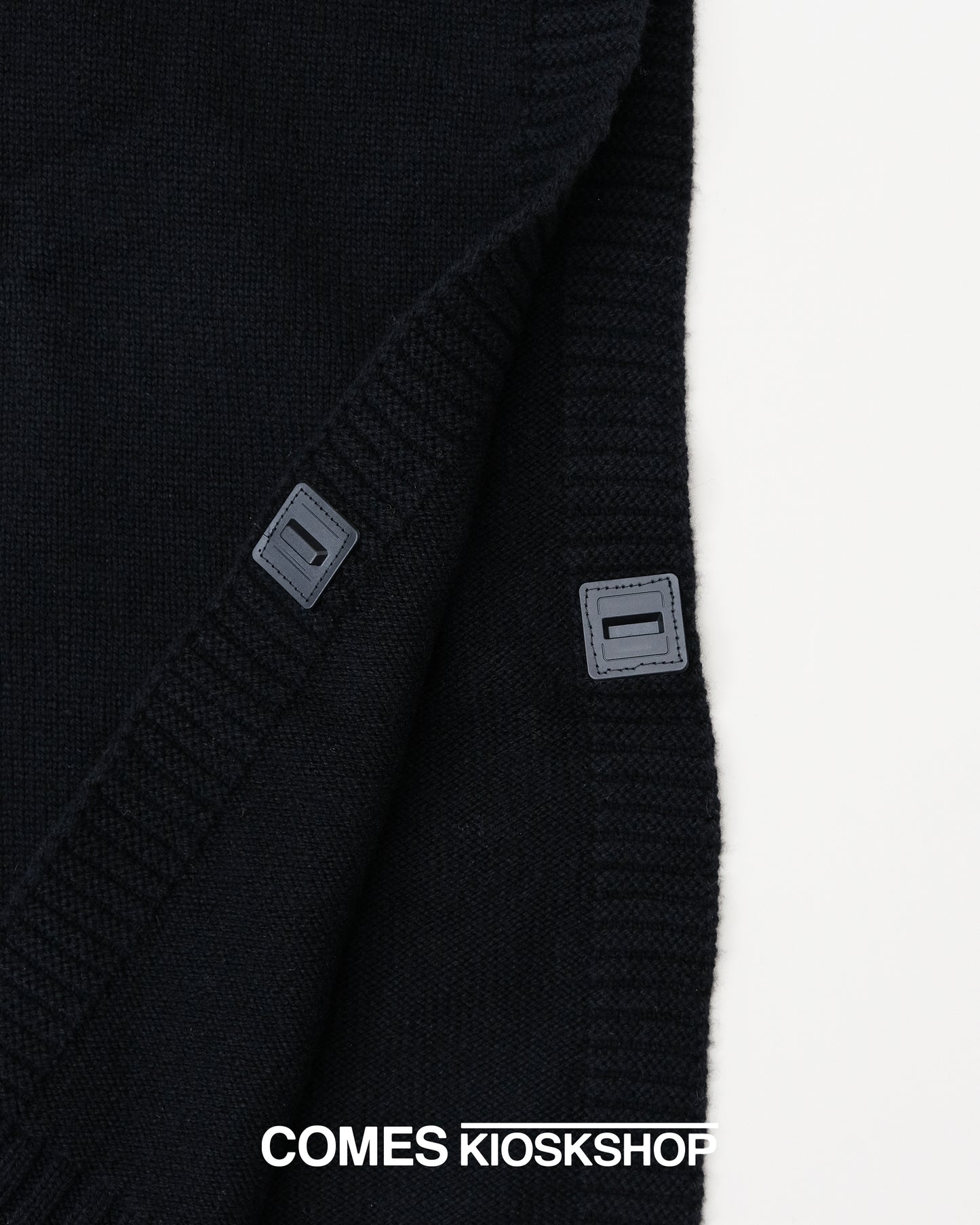 COMES VEST