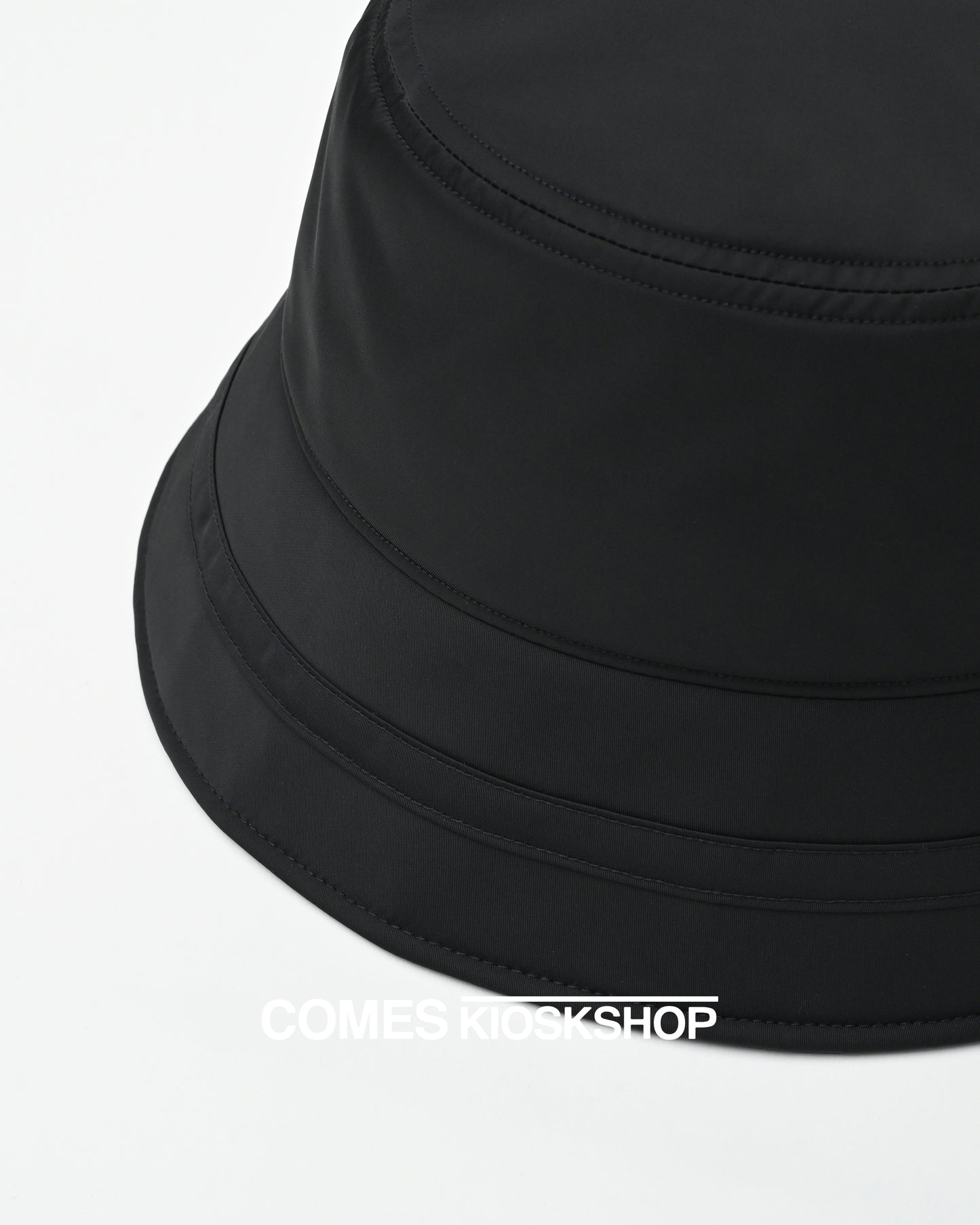 DICROS LINE ON BRIM BUCKET HAT