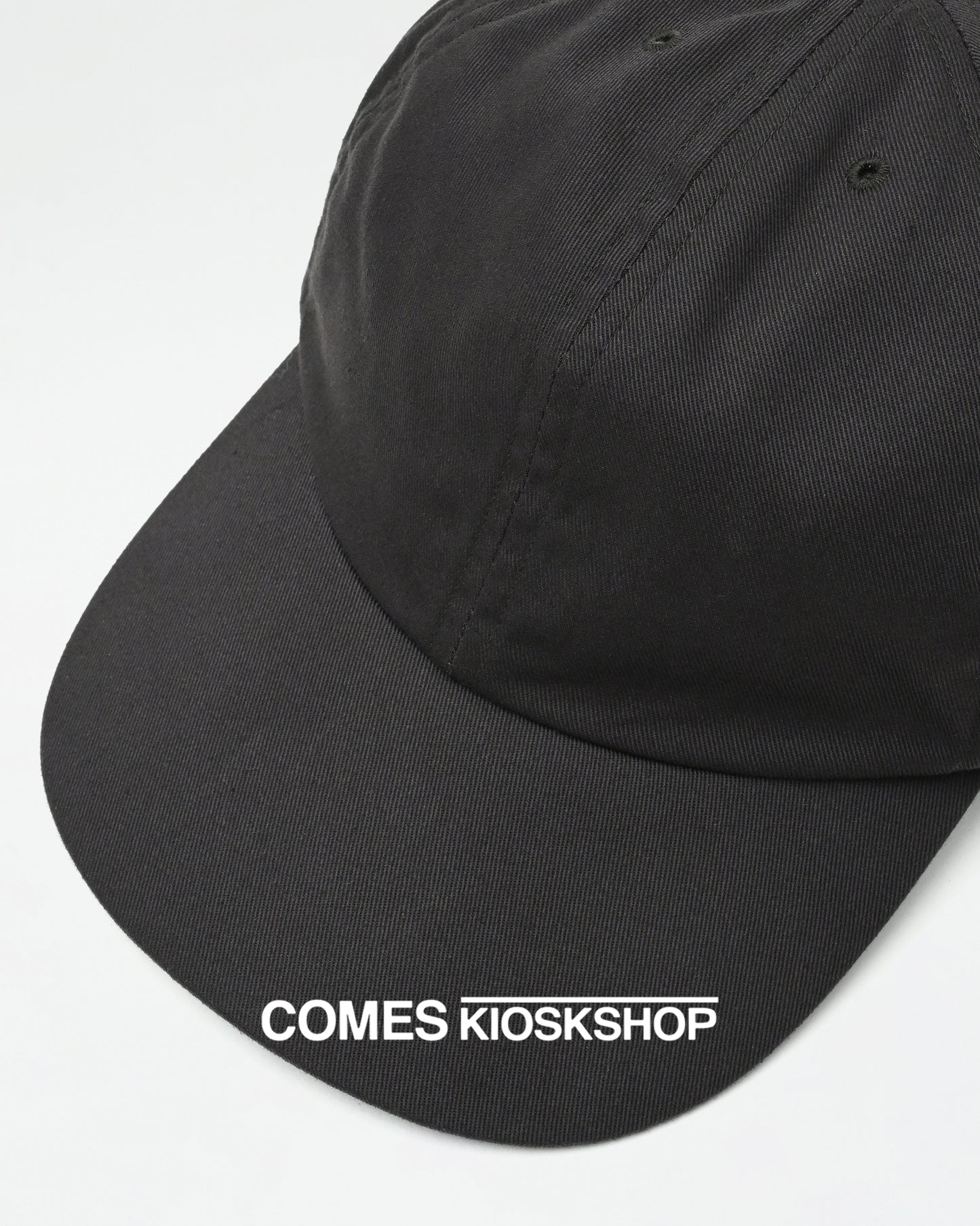 LONG TAPE ON THE BACK CAP